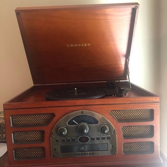 Crosley record/cd/tape/aux/radio - Picture 2 of 2